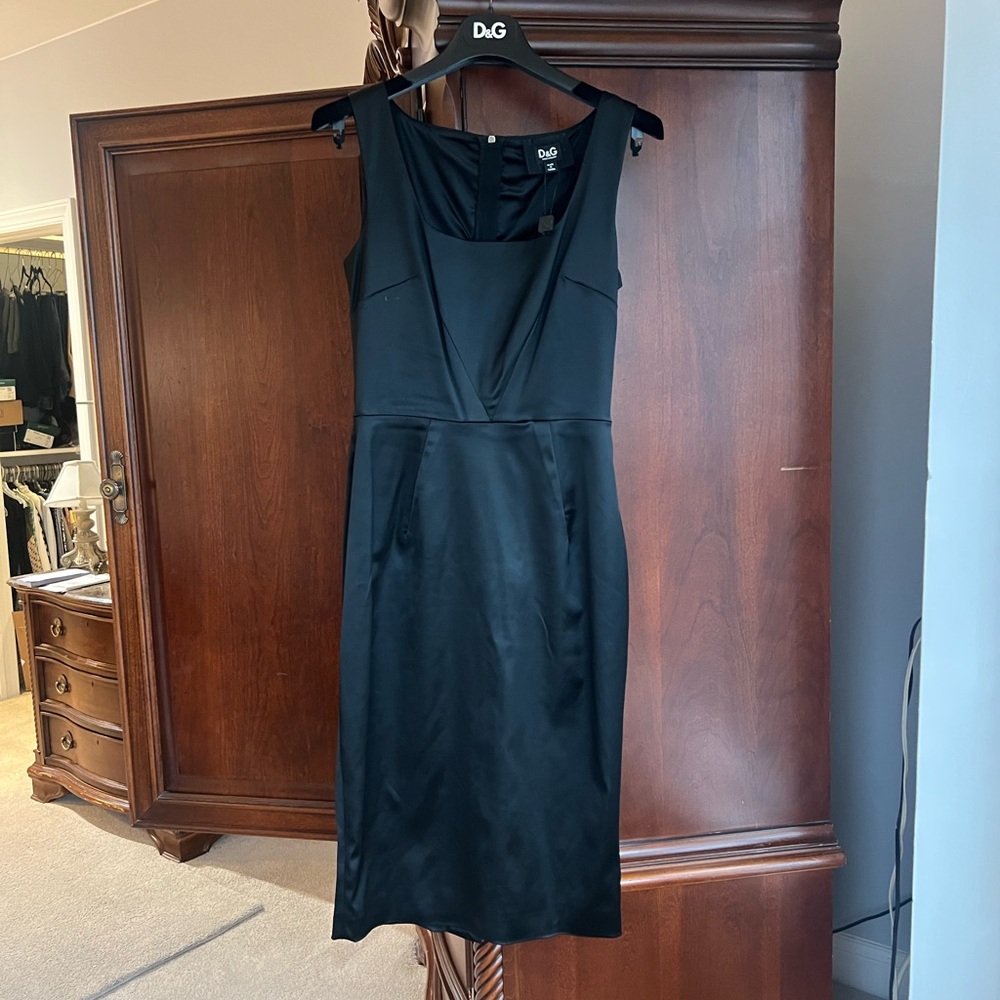 D&G Black Midi Sheath Dress with Scoop Neck